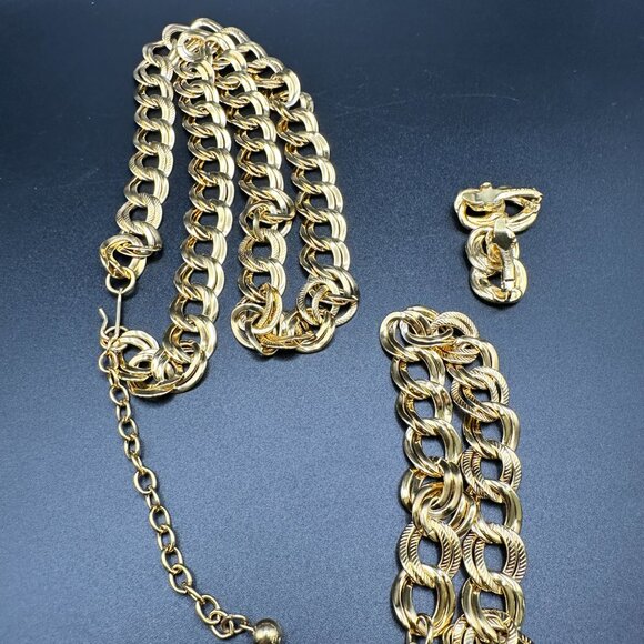 Vintage Trifari Gold Tone Double Curb Link Chain Necklace Bracelet Earrings set - Picture 9 of 13